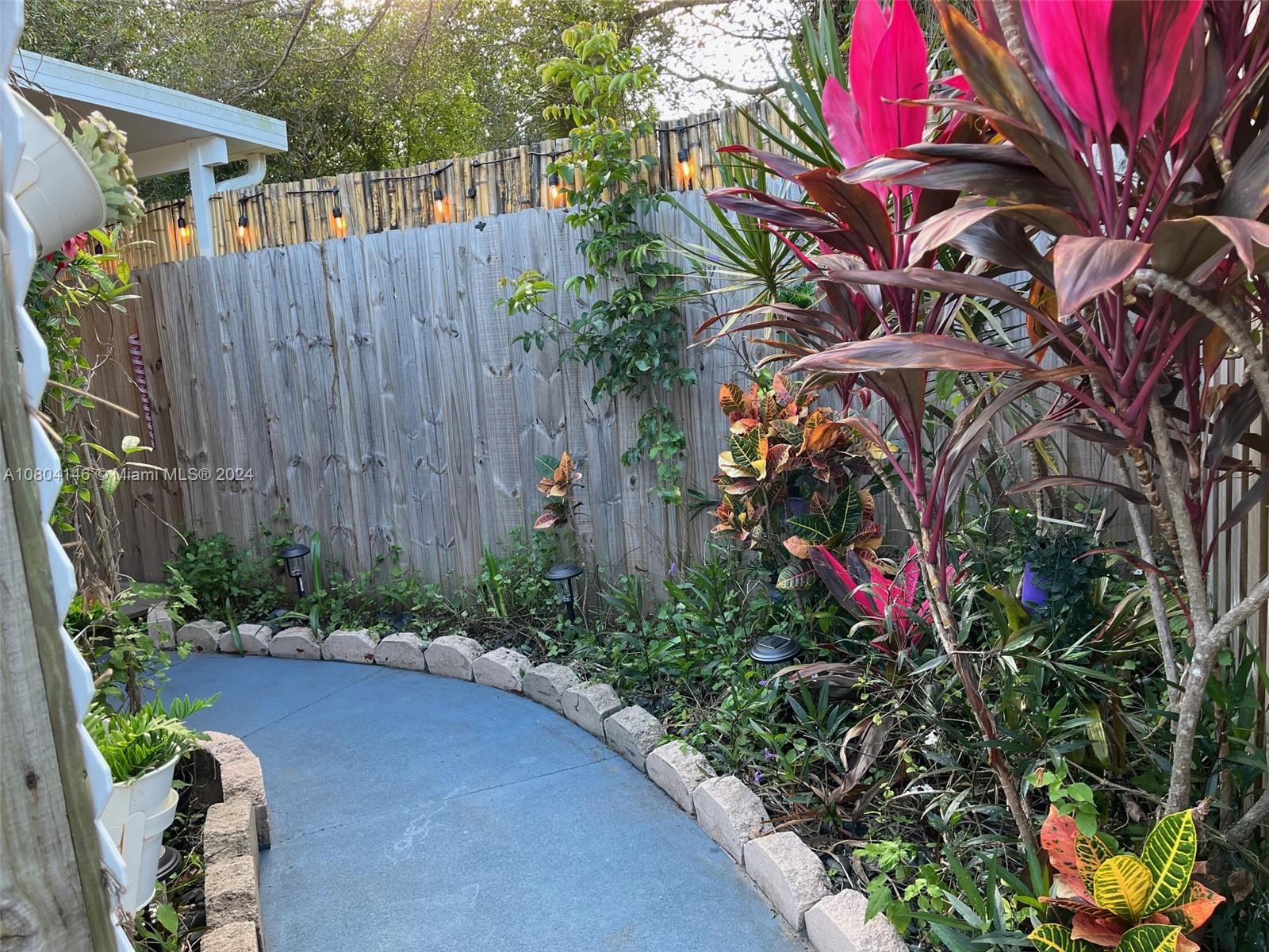 TOWN OF HALLANDALE - Residential Lease