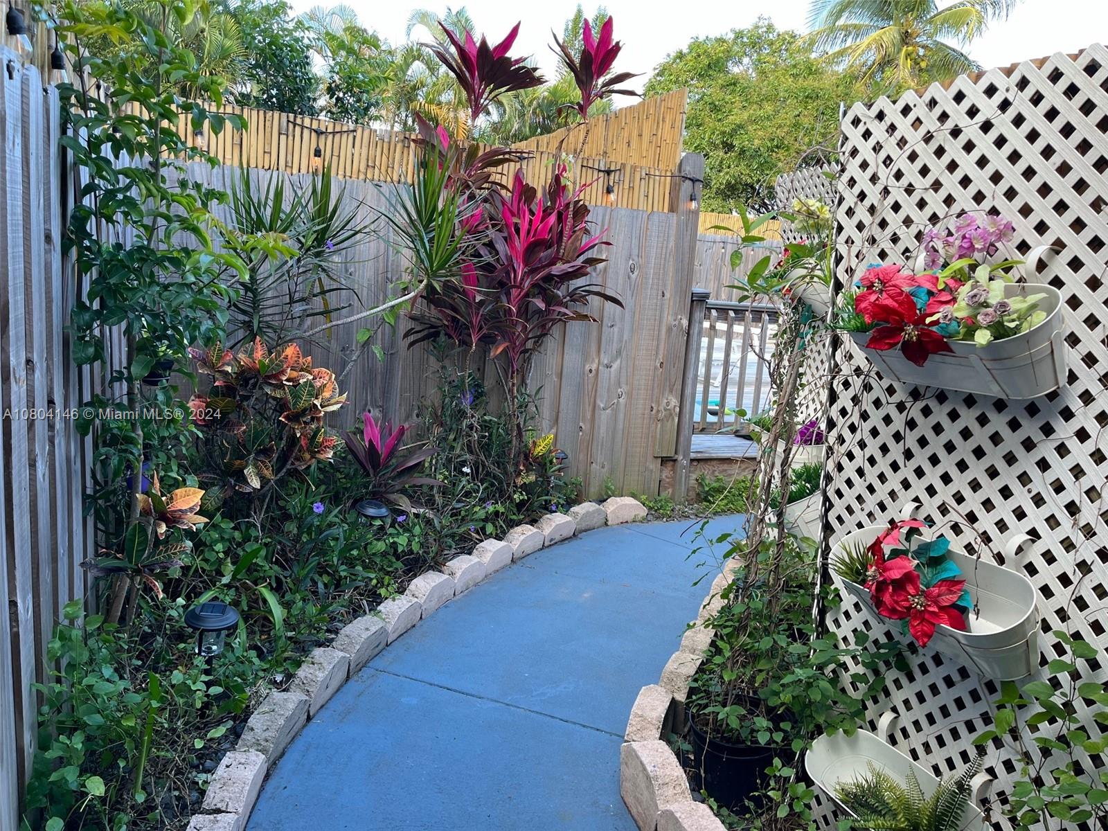 TOWN OF HALLANDALE - Residential Lease