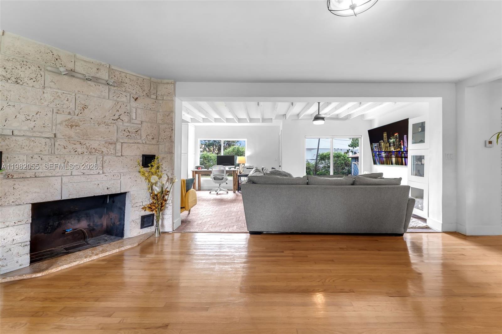 COUNTRY CLUB ESTS SEC 1 RE - Residential Lease