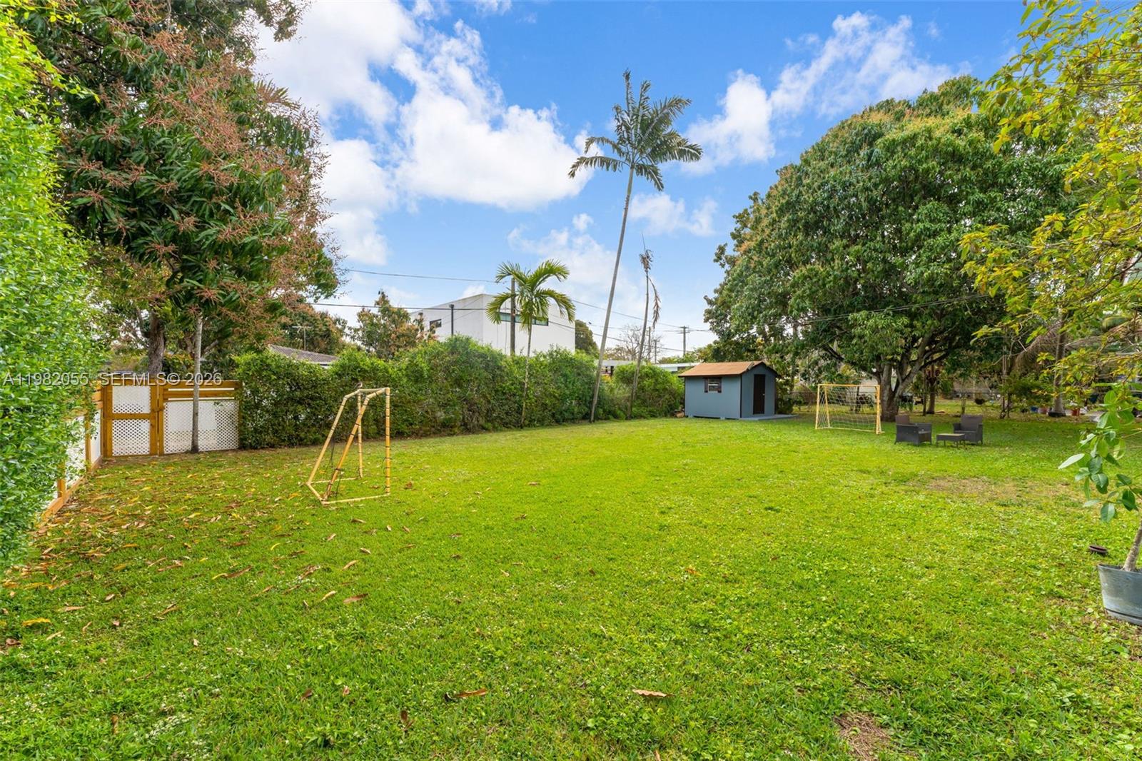 COUNTRY CLUB ESTS SEC 1 RE - Residential Lease