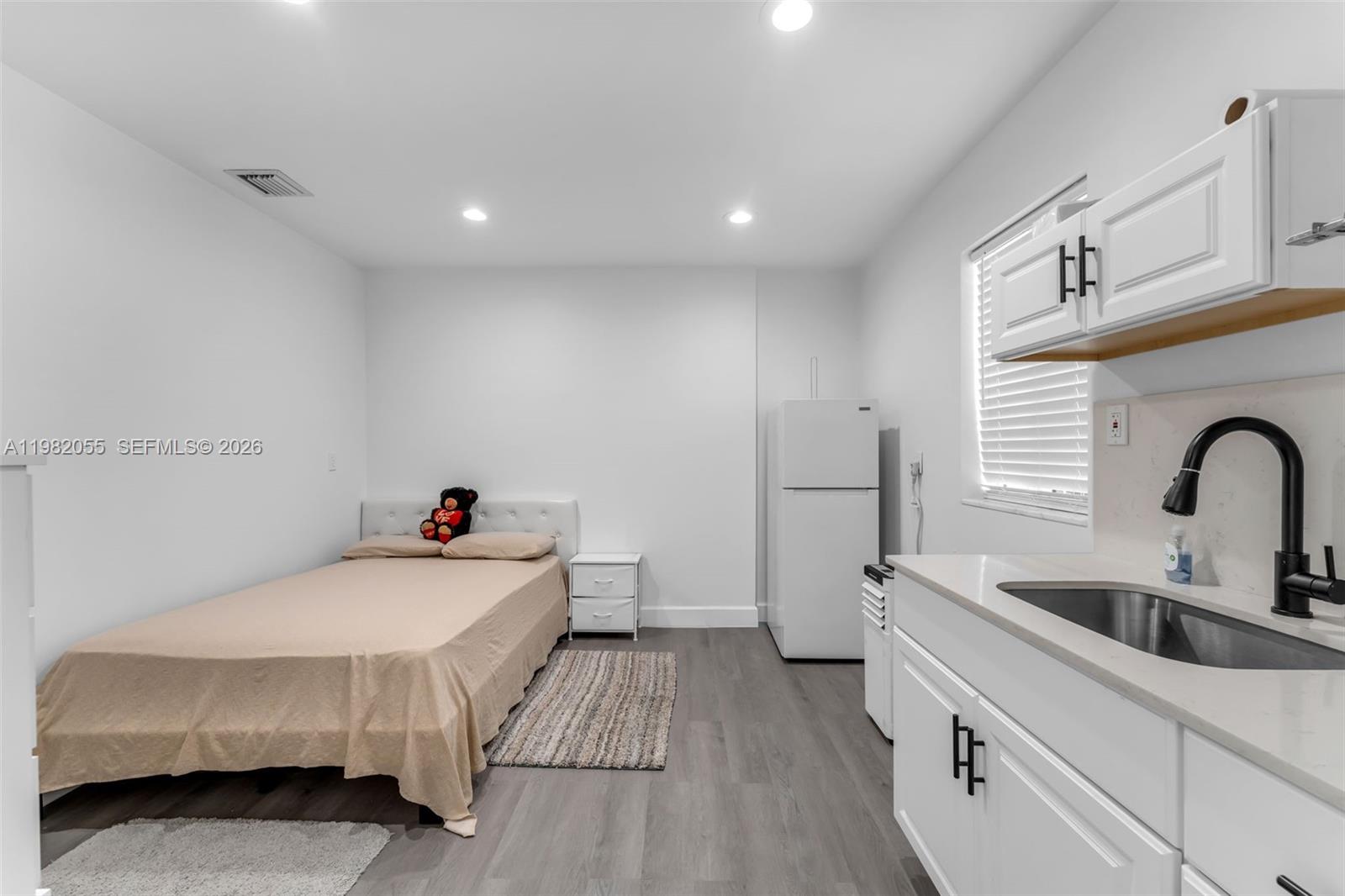 COUNTRY CLUB ESTS SEC 1 RE - Residential Lease