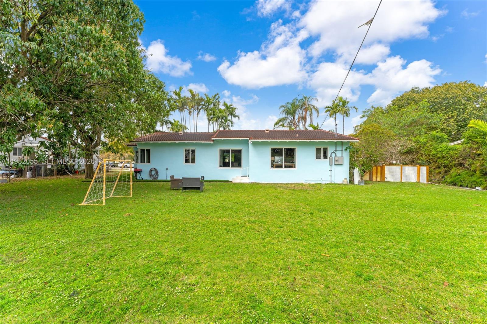 COUNTRY CLUB ESTS SEC 1 RE - Residential Lease