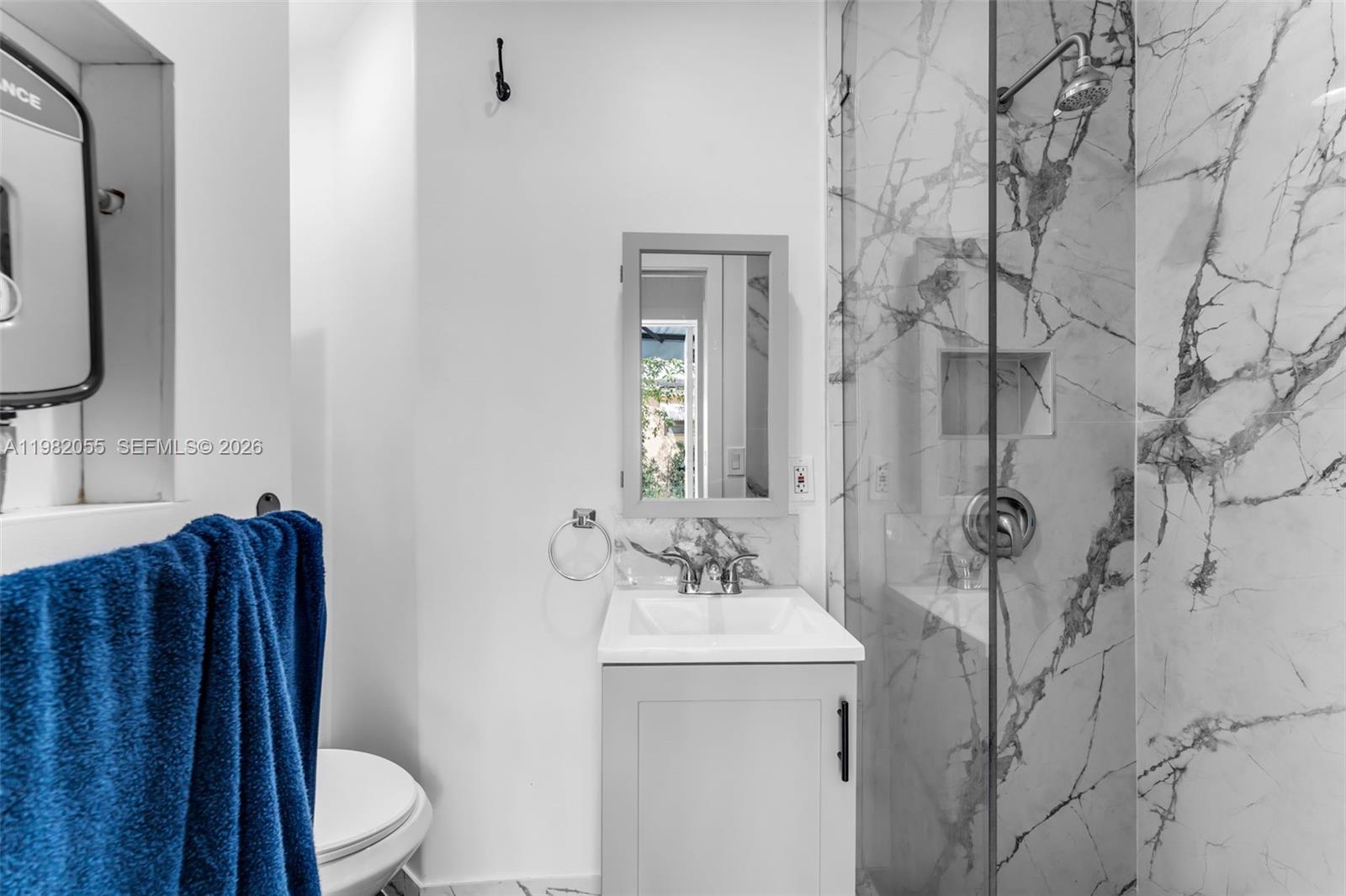 COUNTRY CLUB ESTS SEC 1 RE - Residential Lease