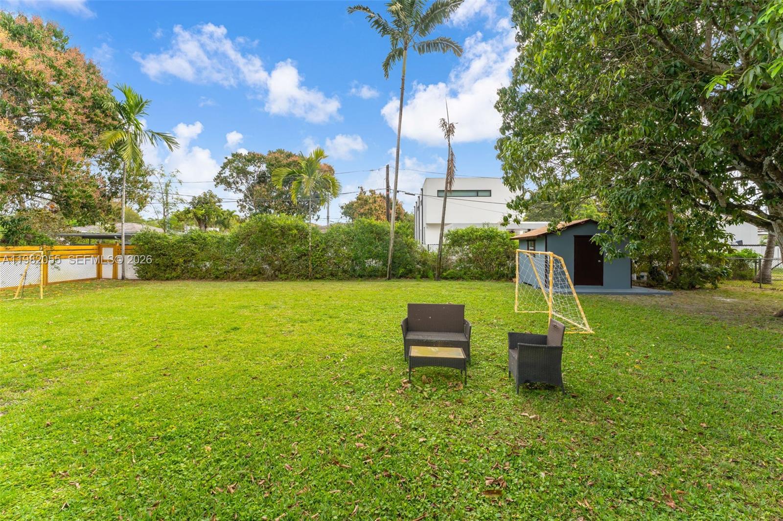 COUNTRY CLUB ESTS SEC 1 RE - Residential Lease