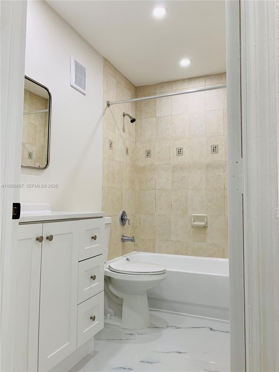 SHOMA HOMES AT COUNTRY CL - Residential Lease