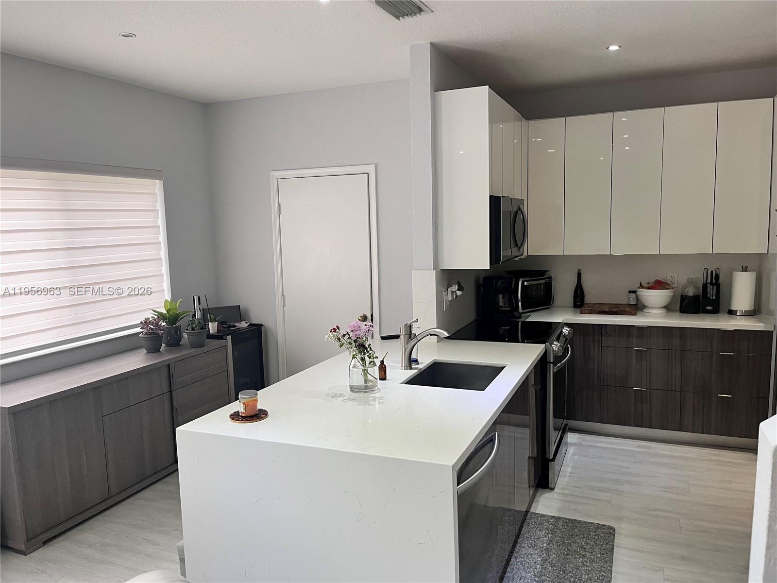 LAGO VISTA AT COCONUT CRE - Residential Lease