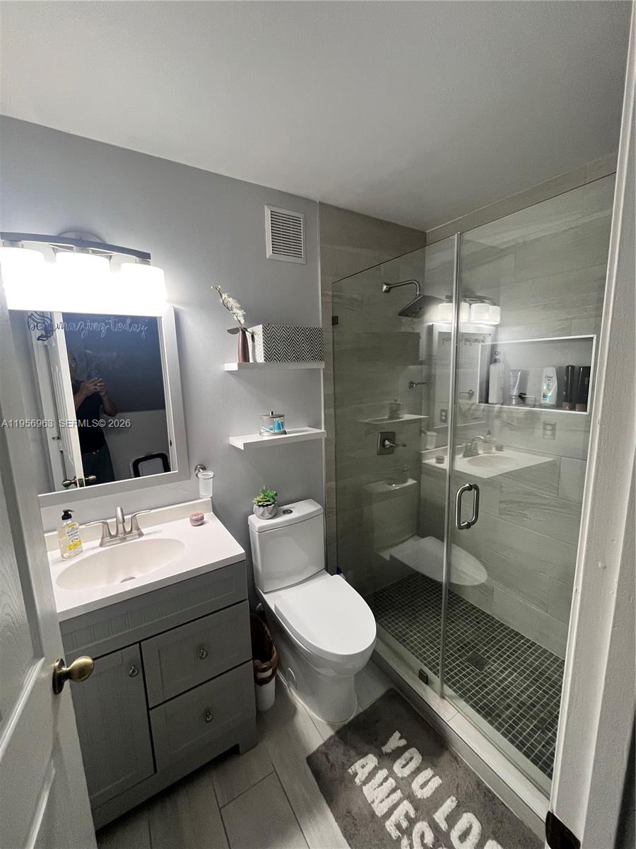 LAGO VISTA AT COCONUT CRE - Residential Lease