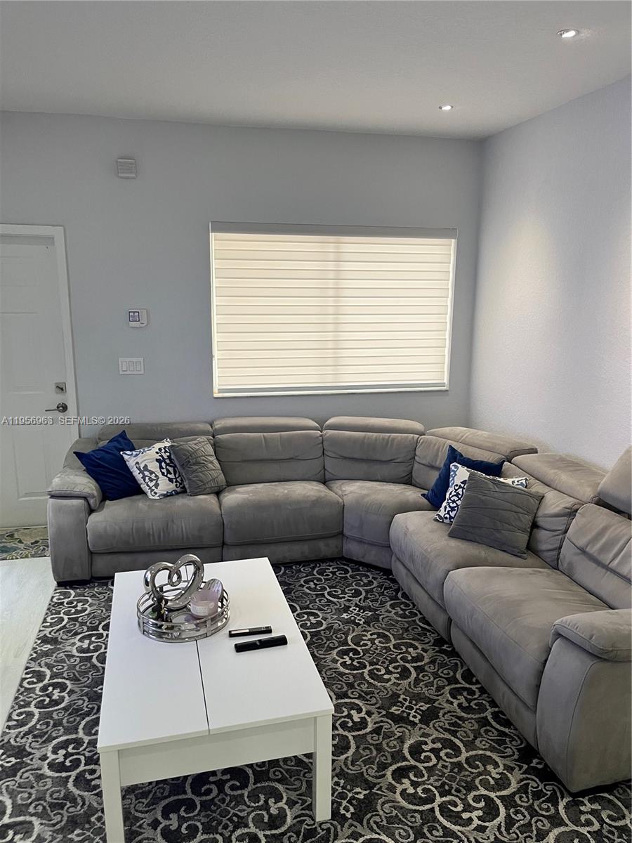 LAGO VISTA AT COCONUT CRE - Residential Lease