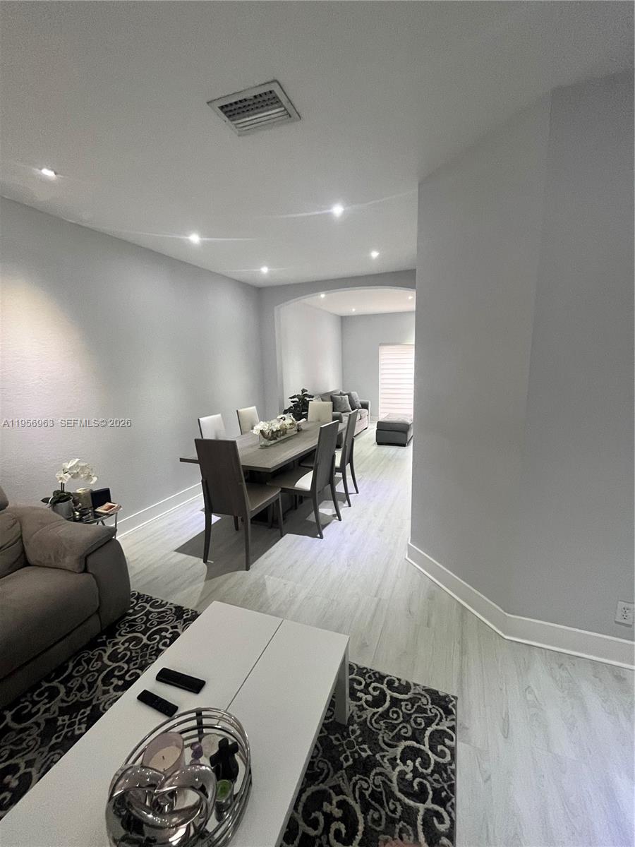 LAGO VISTA AT COCONUT CRE - Residential Lease