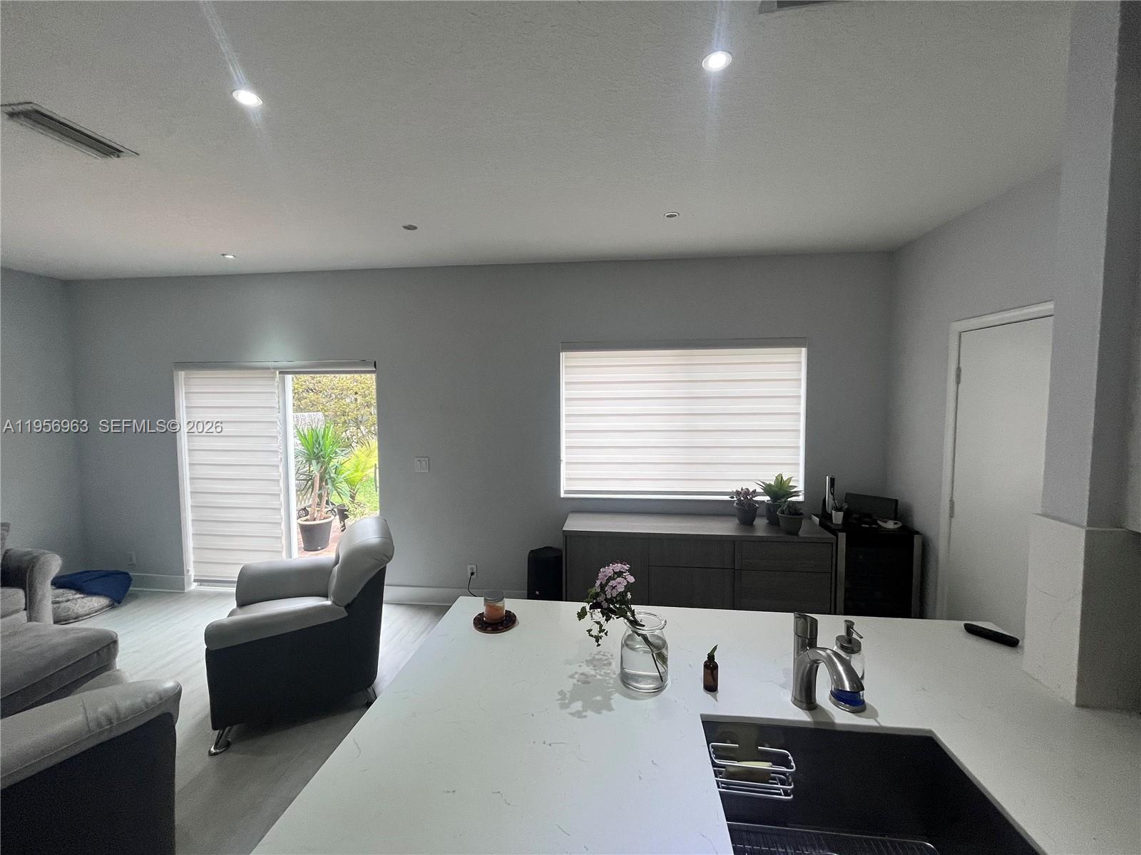 LAGO VISTA AT COCONUT CRE - Residential Lease