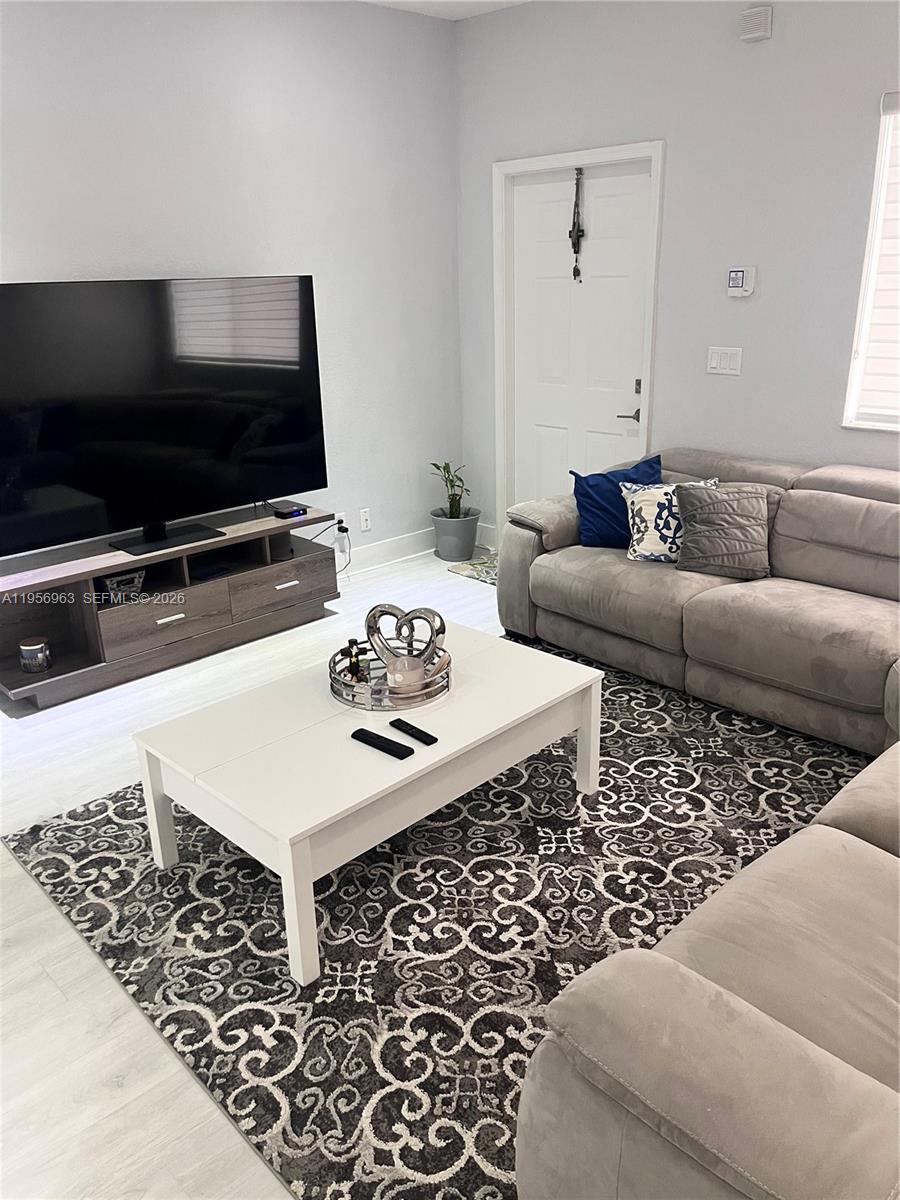 LAGO VISTA AT COCONUT CRE - Residential Lease