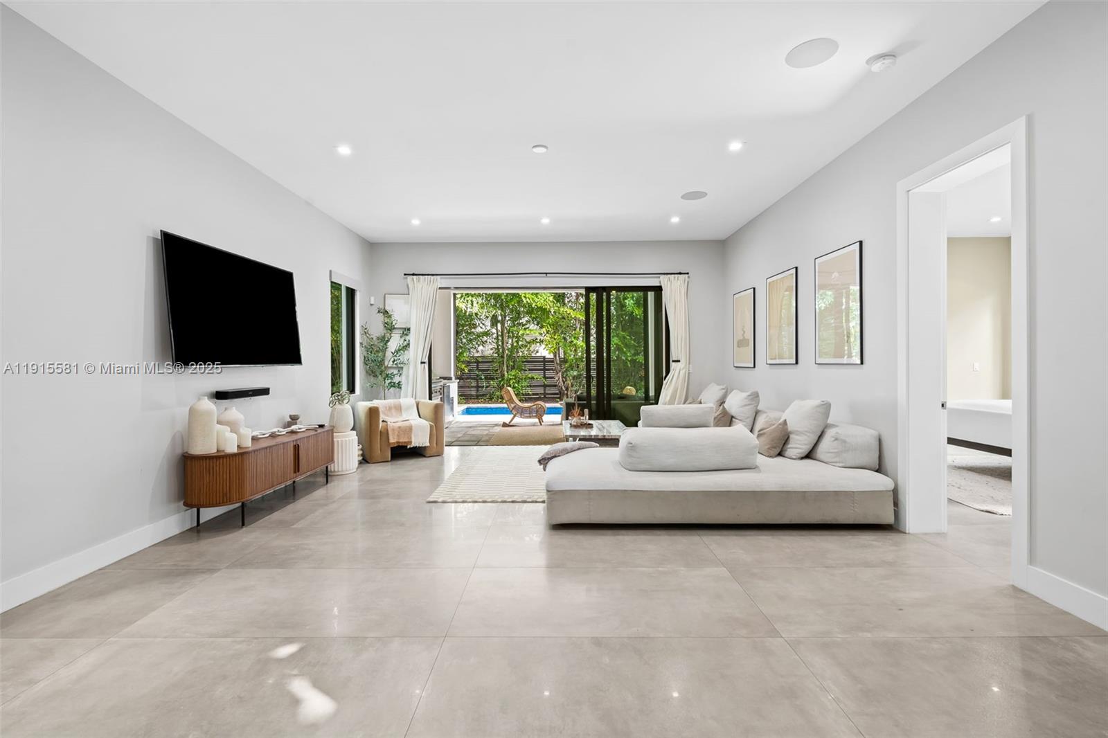 VICTORIA PARK CORR AMEN P - Residential