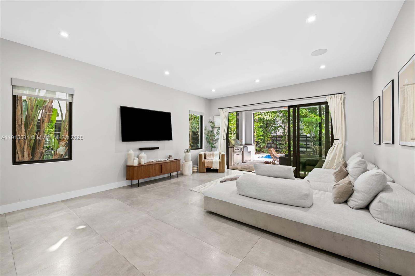 VICTORIA PARK CORR AMEN P - Residential