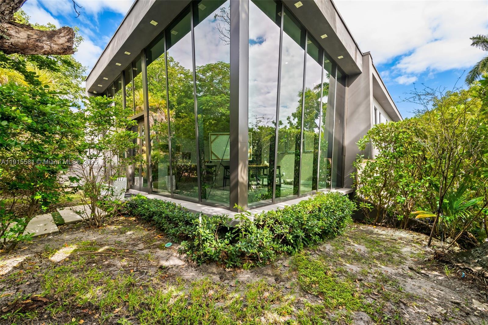 VICTORIA PARK CORR AMEN P - Residential