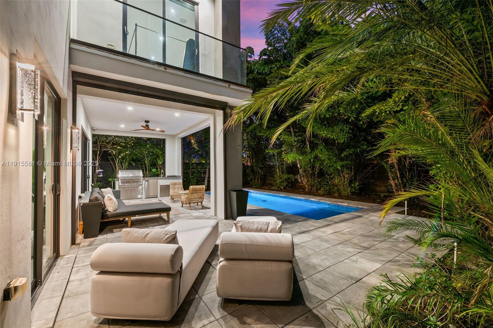 624 N Victoria Park Rd