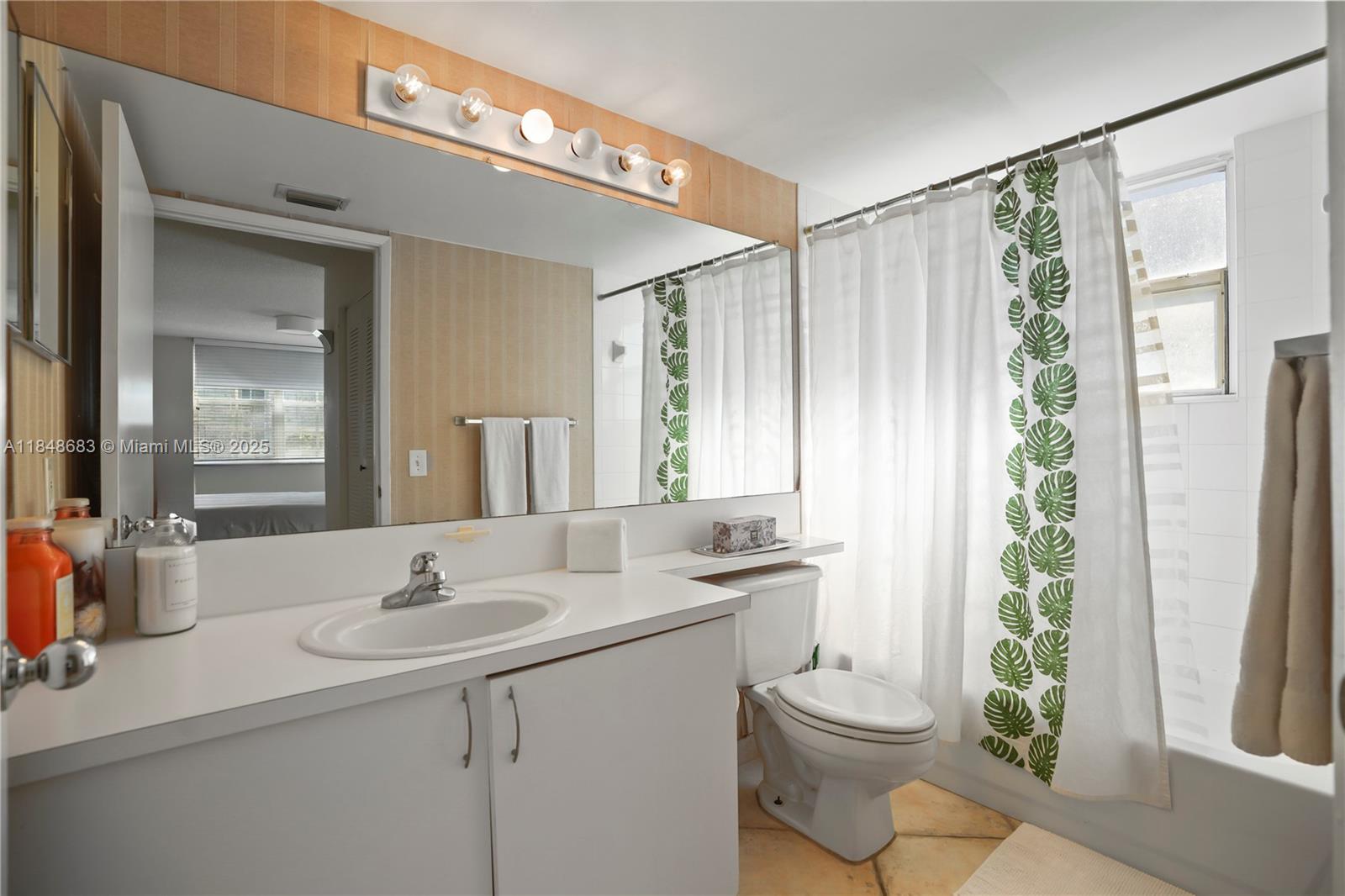 THE YACHT CLUB AT AVENTUR - Residential