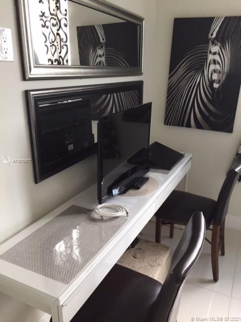 TERRAZAS RIVERPARK VILLAG - Residential Lease