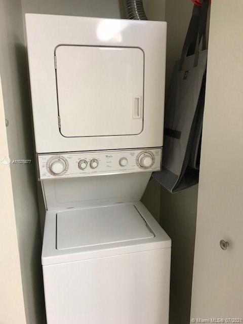 TERRAZAS RIVERPARK VILLAG - Residential Lease