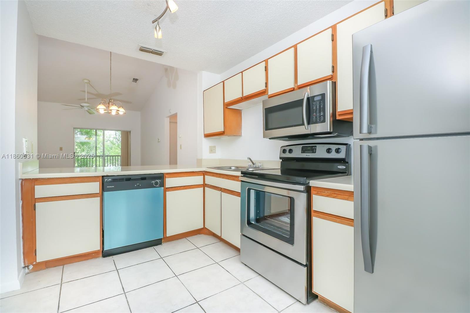 Spacious 1-bedroom, 1-bath condo in the sought-after gated community of Verano at Miramar. This bright unit features vaulted ceilings, an open living area, modern kitchen with stainless steel appliances, washer and dryer in the unit, and a private balcony. The bedroom offers ample closet space, and the bathroom is tastefully designed. Enjoy resort-style amenities including pool, clubhouse, and fitness center. Ideally located near shopping, dining, schools, and major highways. Perfect opportunity for first-time homebuyers or investors seeking rental income potential