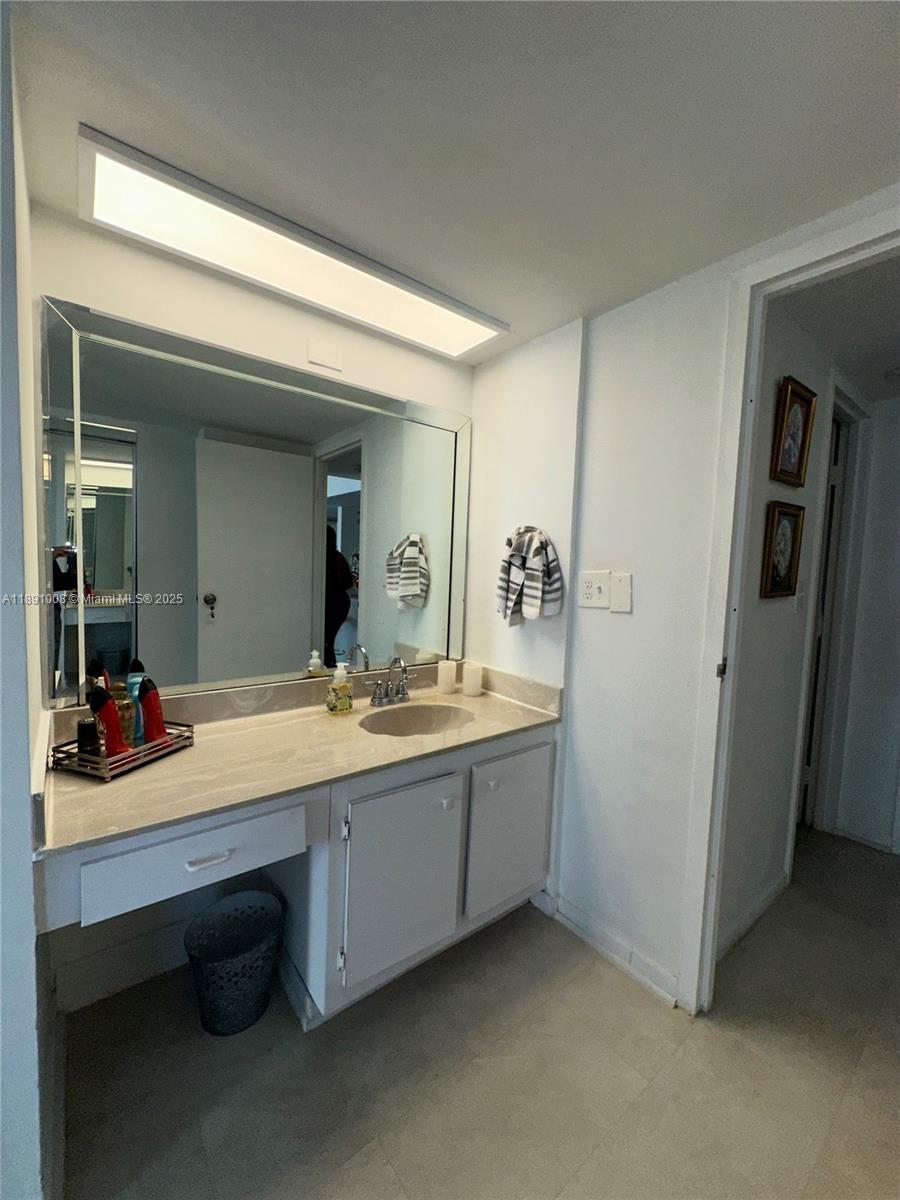 AVENTURA ELDORADO CONDO - Residential Lease