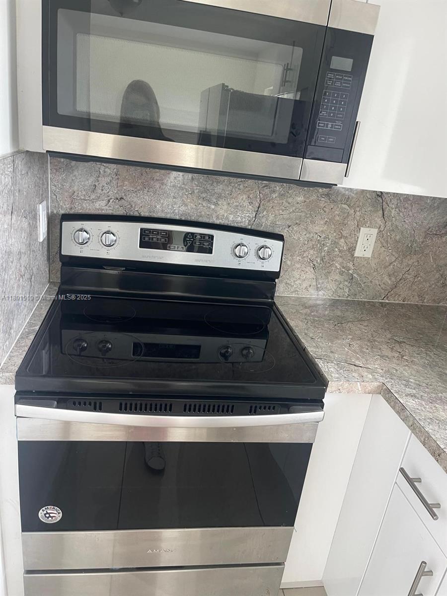 2121 NW 72nd St 2121