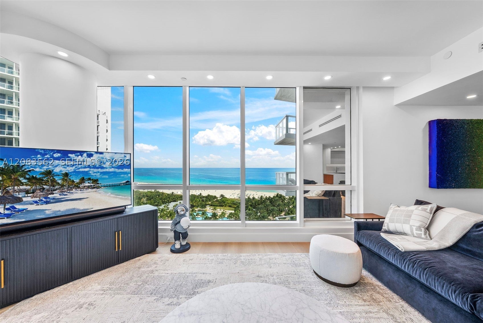 100 S Pointe Dr