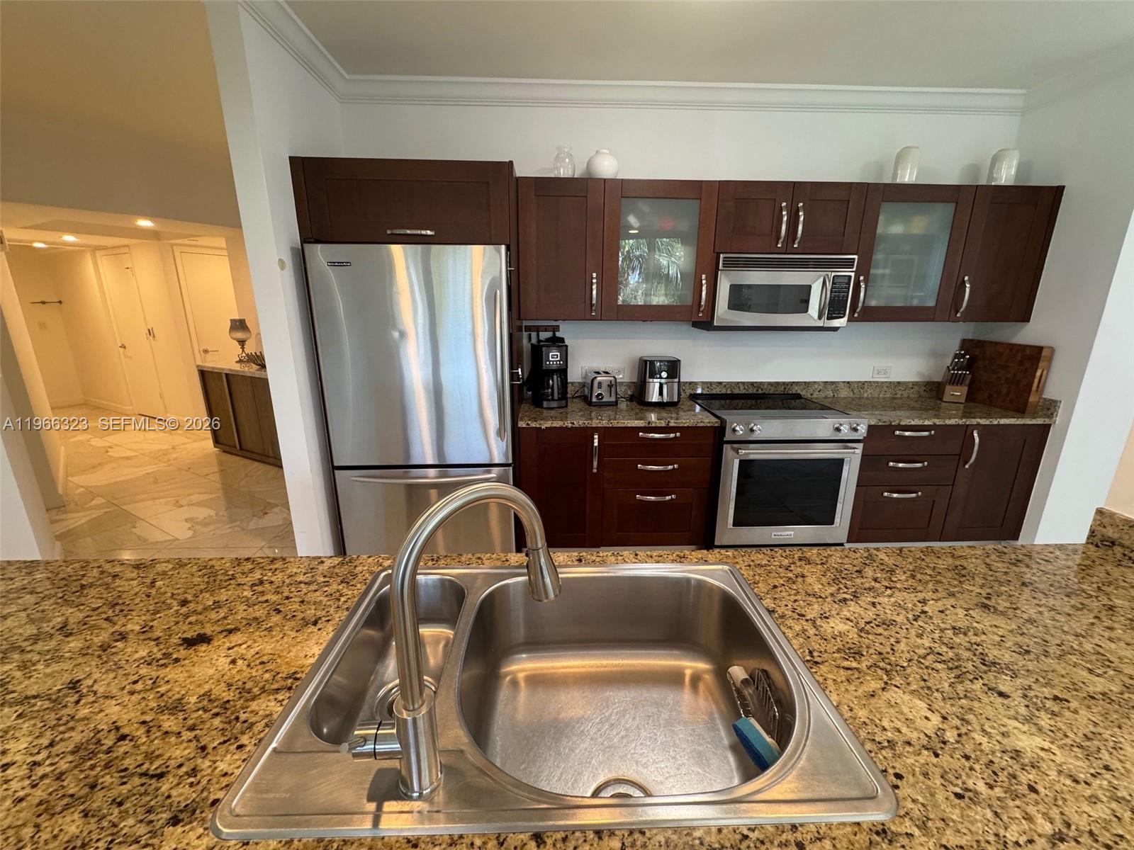 TURNBERRY VLG NO TOWER CO - Residential Lease