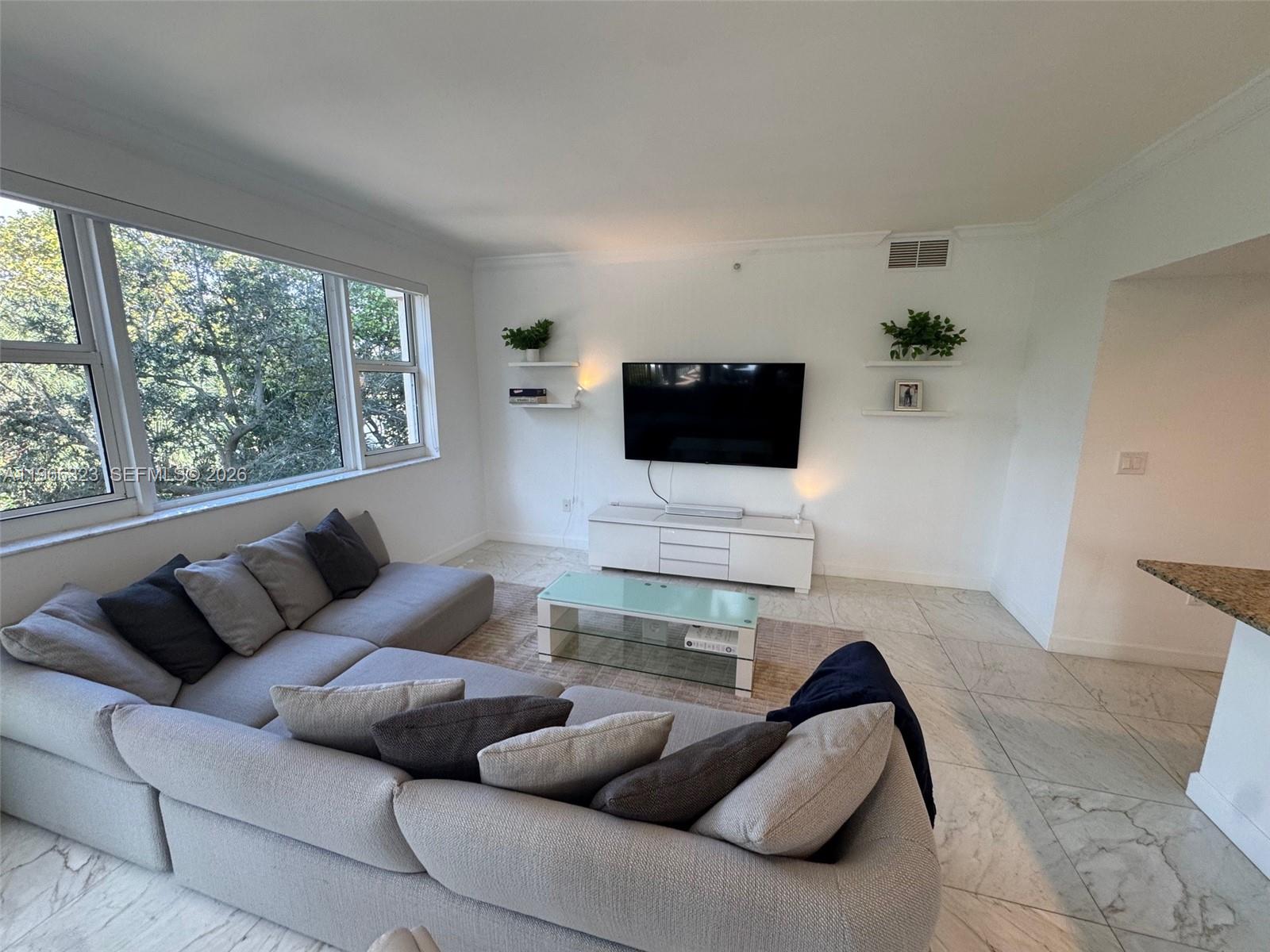 TURNBERRY VLG NO TOWER CO - Residential Lease