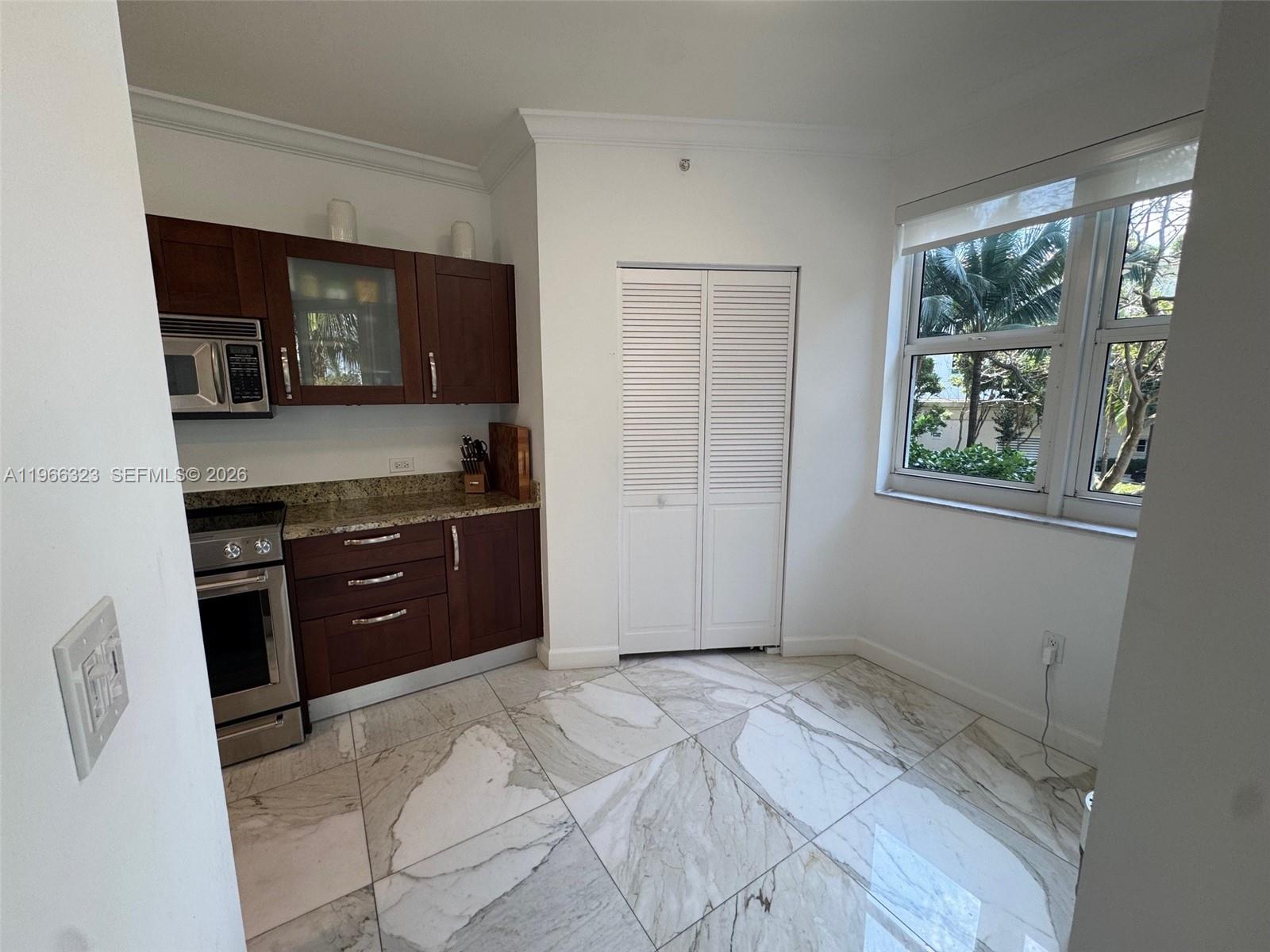 TURNBERRY VLG NO TOWER CO - Residential Lease