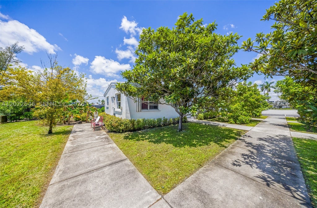 Photo of 3740 W Hallandale Beach Blvd, Hollywood, FL 33023 (MLS # A12072546)