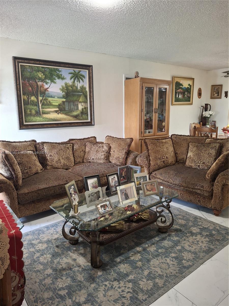 KNOLLWOOD MANOR - Residential