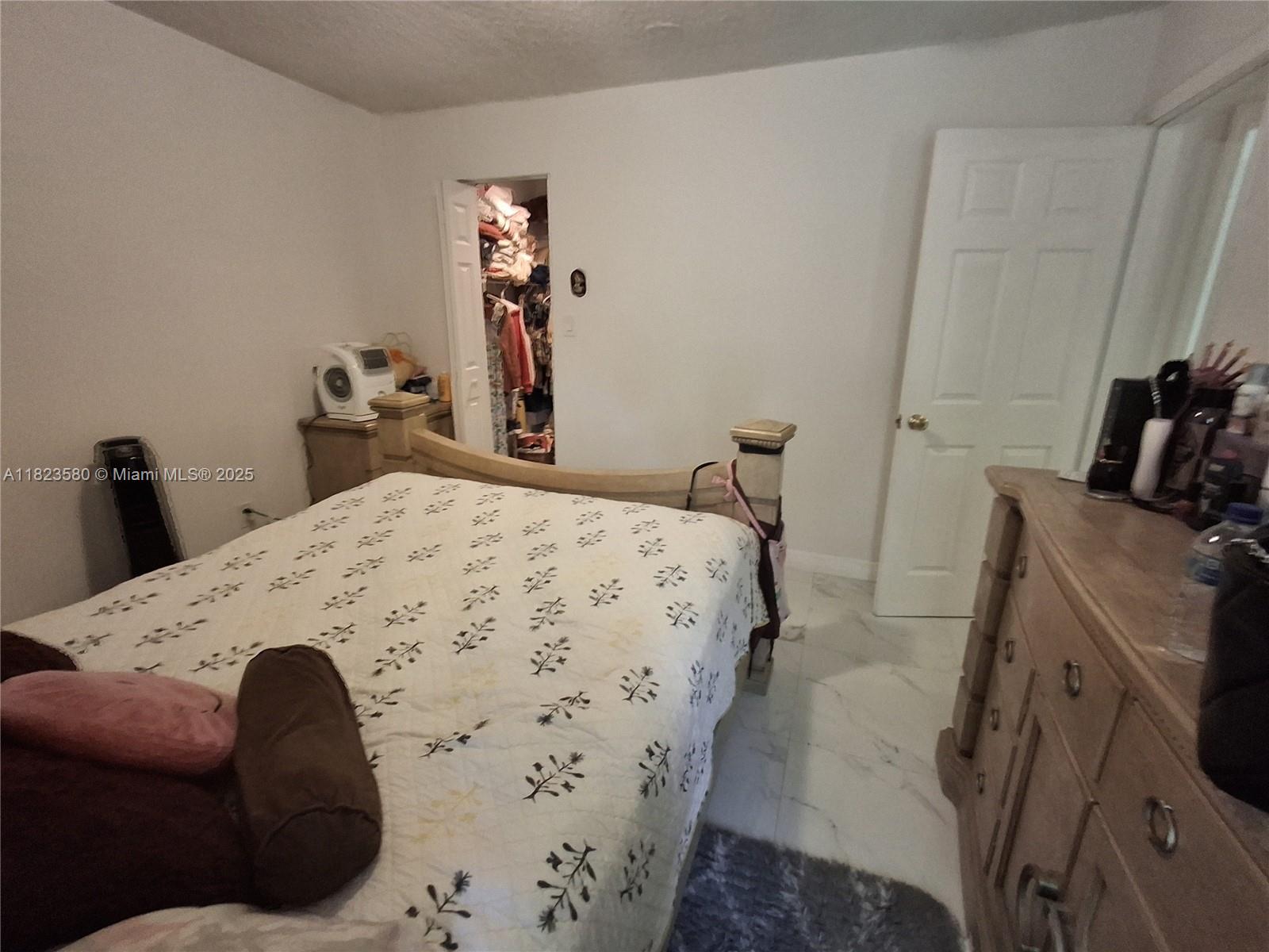 KNOLLWOOD MANOR - Residential