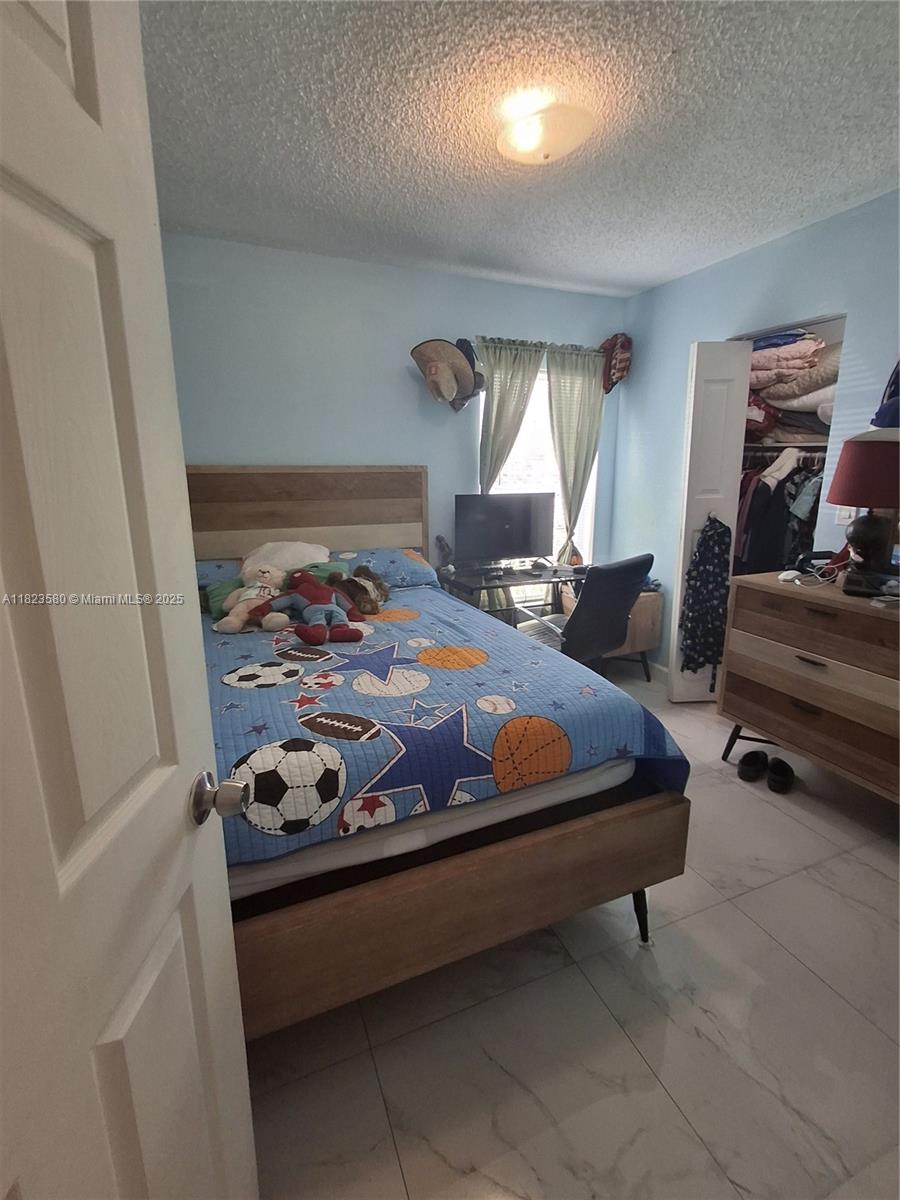 KNOLLWOOD MANOR - Residential