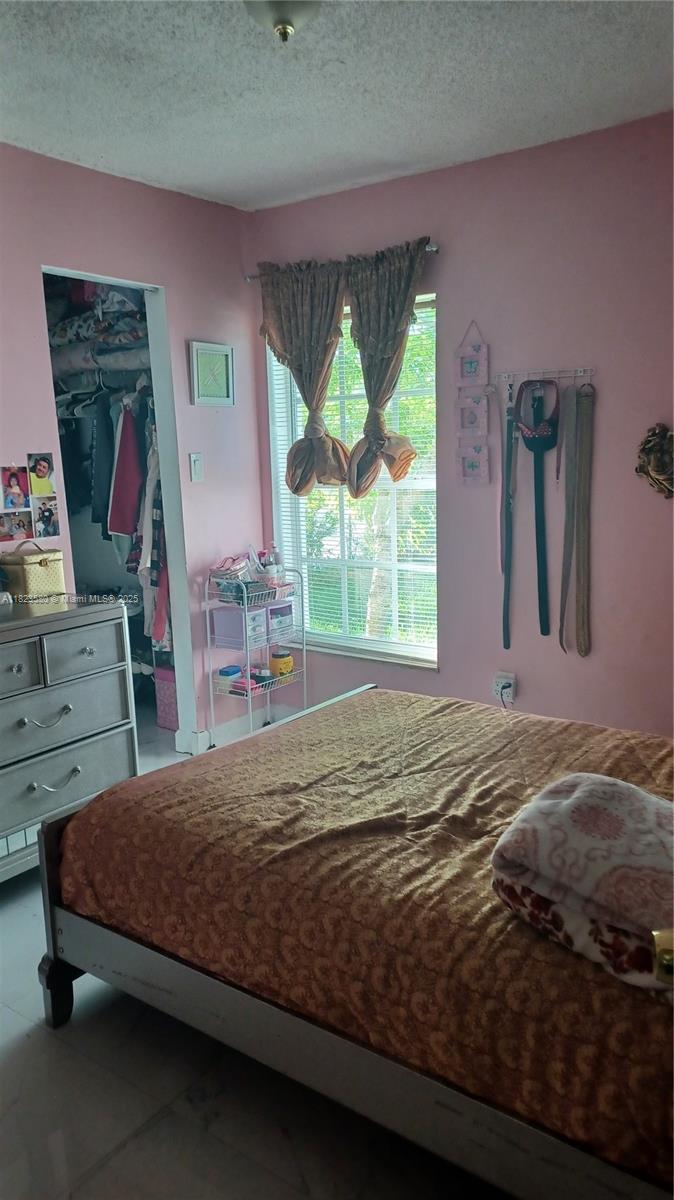 KNOLLWOOD MANOR - Residential