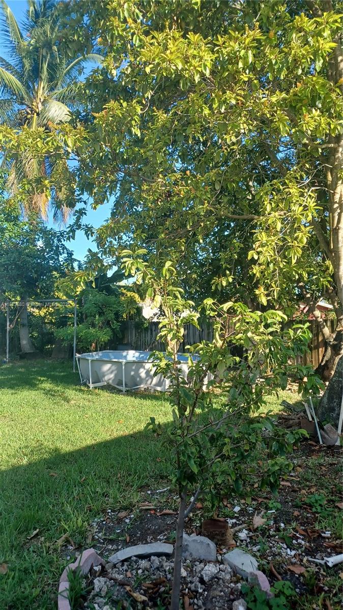 KNOLLWOOD MANOR - Residential