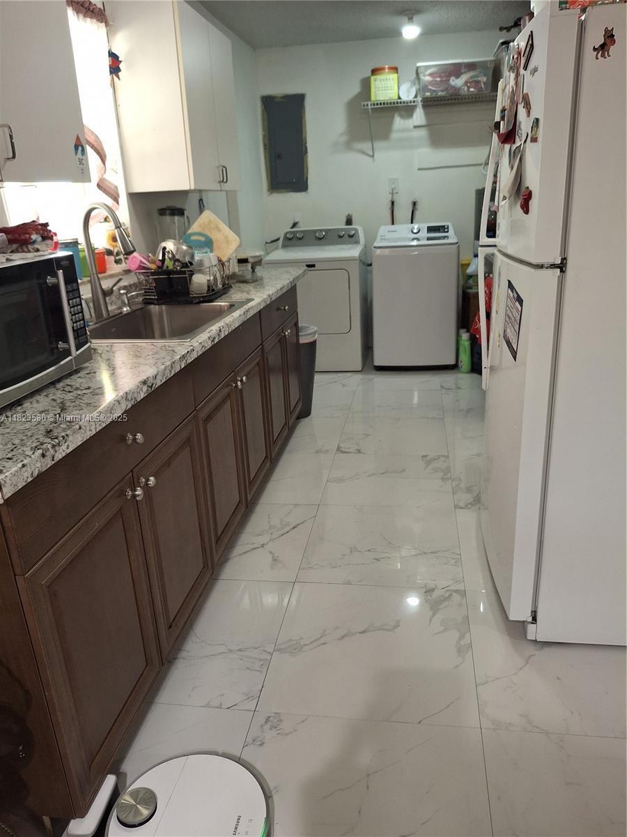 KNOLLWOOD MANOR - Residential