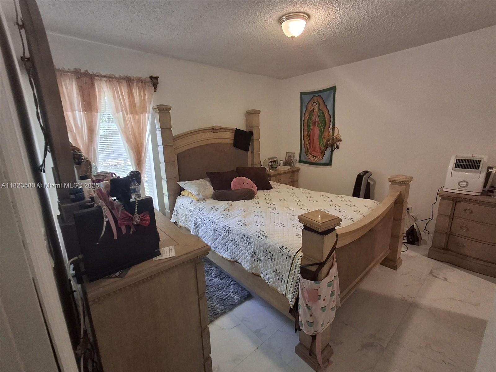 KNOLLWOOD MANOR - Residential