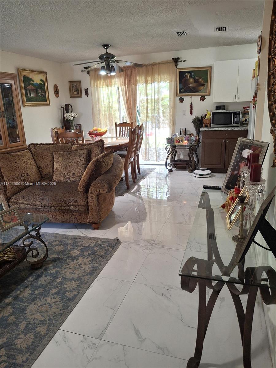 KNOLLWOOD MANOR - Residential