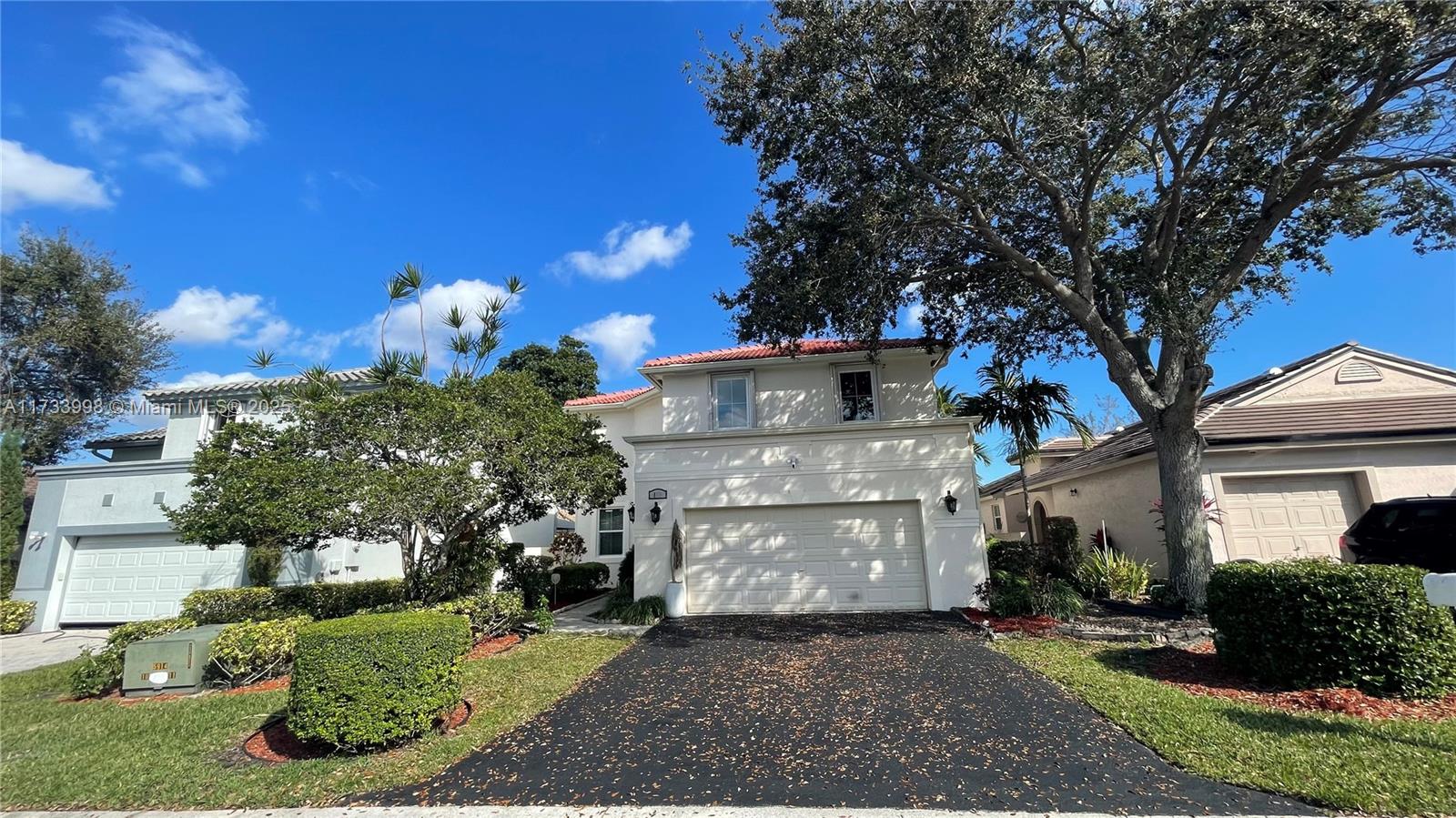 BRAND NEW ROOF. GORGEOUS LAKEFRONT 4/2.5 HOME IN THE HEART OF PLANTATION. FEATURES KITCHEN WITH NEW GRANITE COUNTERTOPS & STAINLESS STEEL APPLIANCES. 24" CERAMIC TILES THROUGHOUT DOWNSTAIRS, WOOD FLOORS UPSTAIRS. ALL BATHROOMS REMODELED. BRAND NEW ROOF, NEWER AIR CONDITIONING SYSTEM AND WATER HEATER. HURRICANE IMPACT WINDOWS AND GARAGE DOOR. WALK-IN CLOSET IN MASTER BEDROOM WITH BUILT-IN ORGANIZER. SCENIC BACKYARD WITH BEAUTIFUL VIEW DOWN THE WHOLE LENGTH OF THE LAKE. COMMUNITY HAS SWIMMING POOLS, TENNIS COURTS AND PLAYGROUND. MOVE IN READY. RUN DON'T WALK