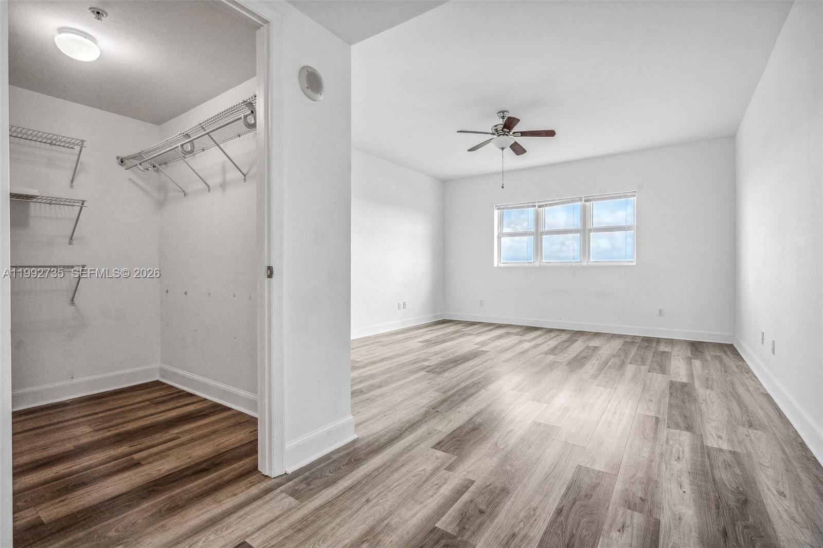 THE OAKS I CONDO - Residential