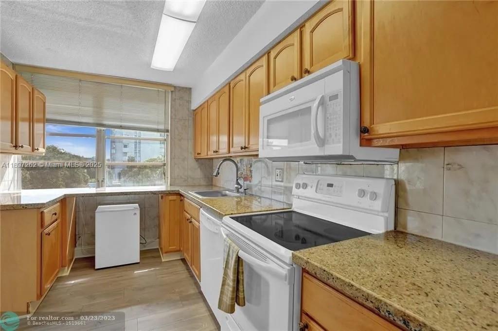 7051 Environ Blvd 337, Lauderhill, FL, 33319/$75,000 2 7051 Environ Blvd 337