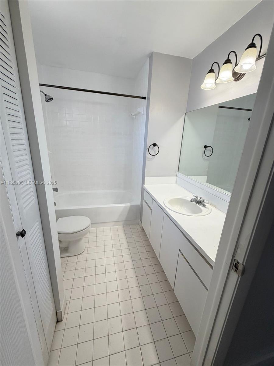 EL PRADO XIV CONDO - Residential