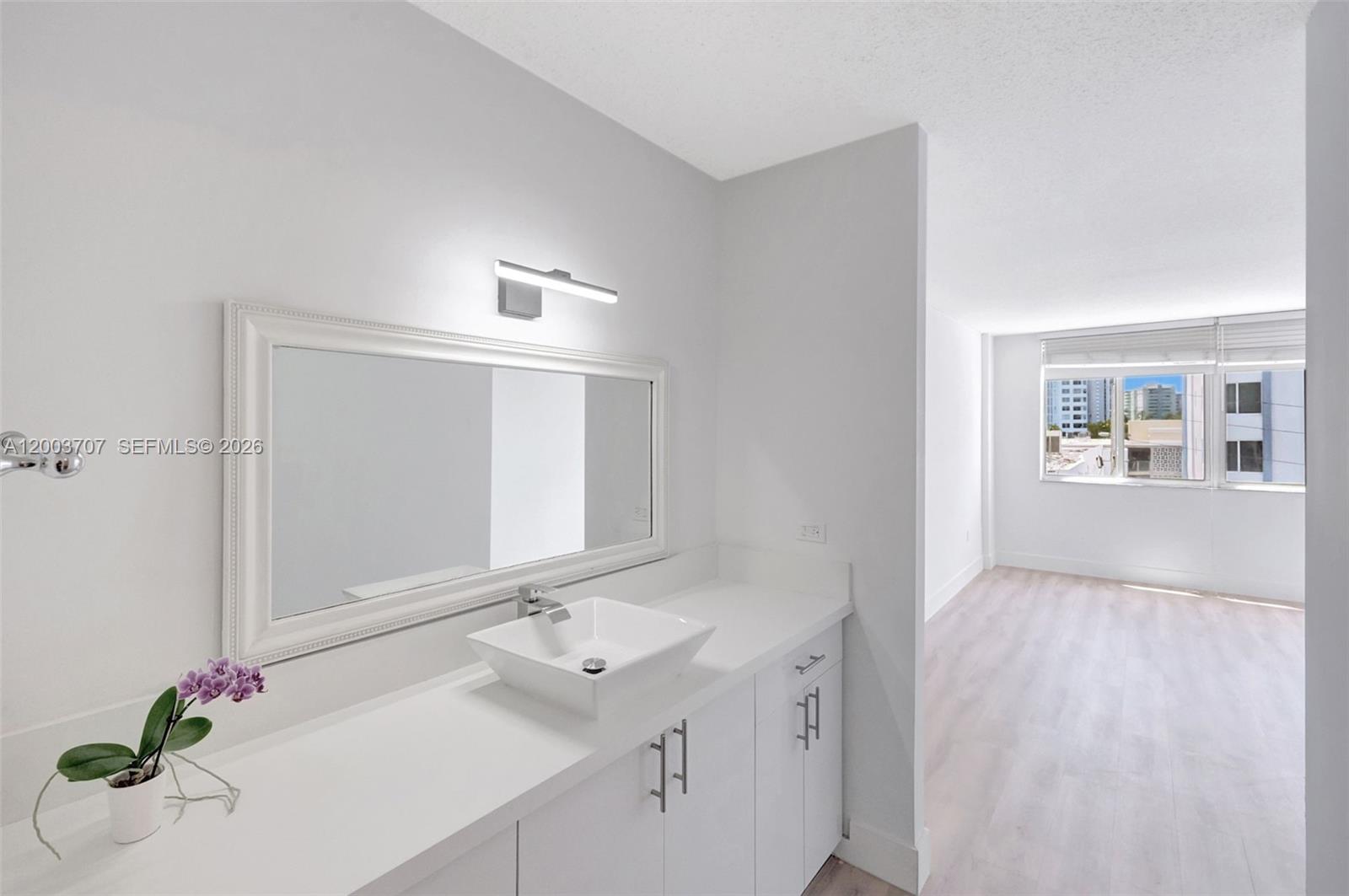 BAYVIEW CONDO - Residential