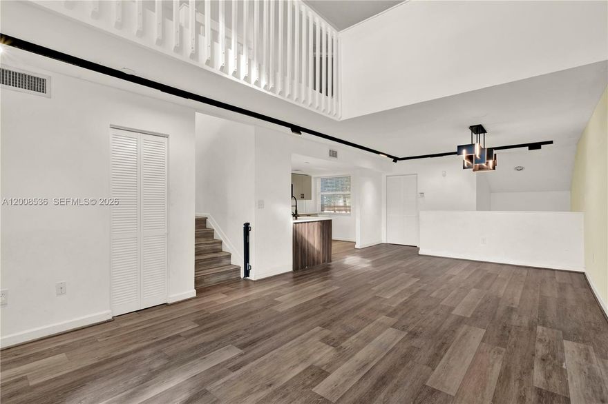 Live with style and confort in the heart of Doral! Discover this fully remodeled 2B/2B, unit with high-en finishes and an elegant design. 

Upon entering, you will be greeted by a spacious living room with vailted ceilings and a modern kitchen, equipped with sart technology appliances, perfect for culinary enthusiasts. Additionally, it features a brand-new air conditioning system and modern light fixtures that enhace the ambiance. 

Enjoy the private balcony with a view of the tennis courts. Just minutes away from supermarkets, restaurants, shops, and top-rated schools in the area. Don't miss this opportunity! Contact us today to schedule your visit.