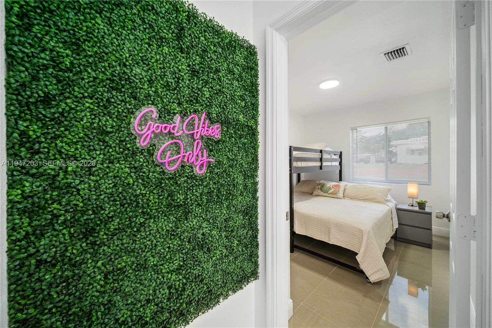 BISCAYNE SHORES CORR PLAT - Residential Income