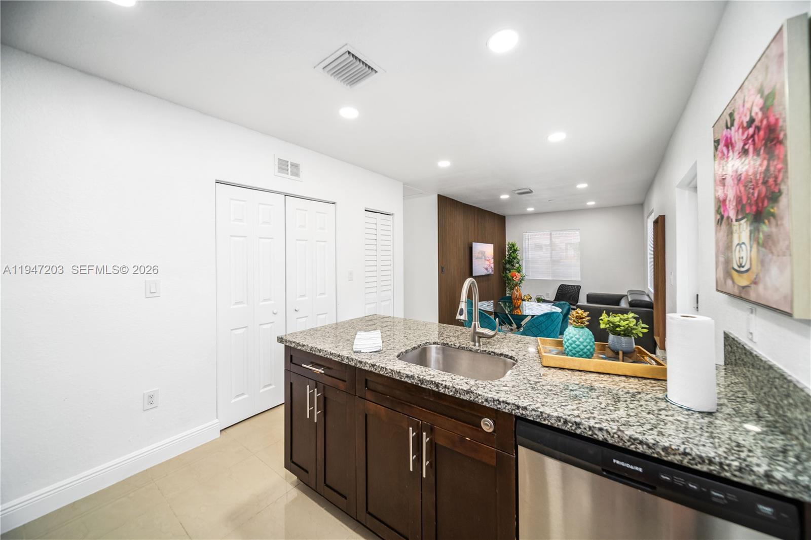 BISCAYNE SHORES CORR PLAT - Residential Income