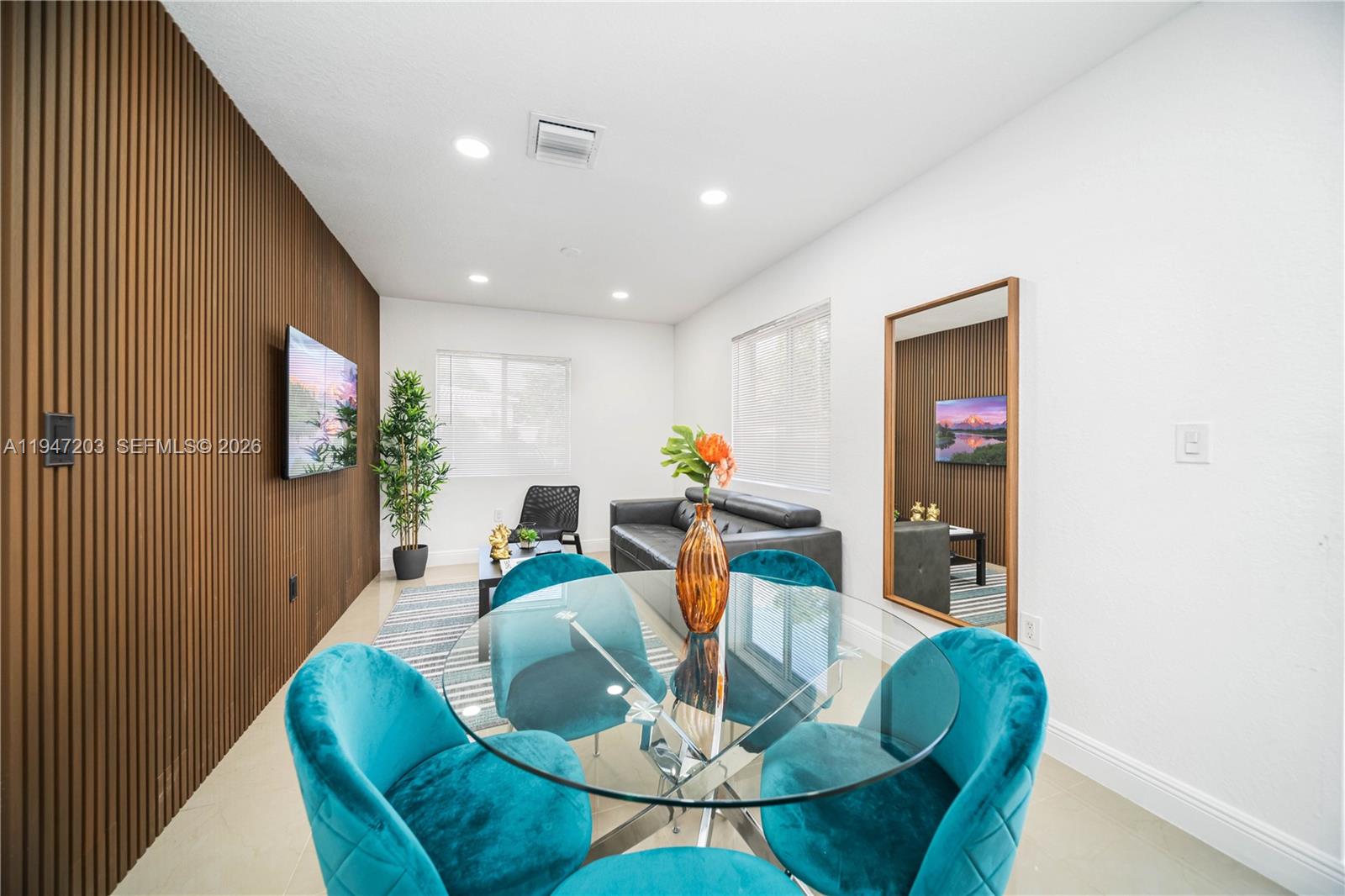 BISCAYNE SHORES CORR PLAT - Residential Income