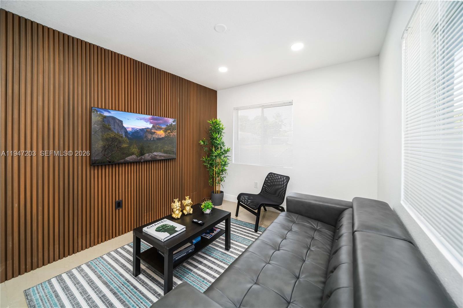 BISCAYNE SHORES CORR PLAT - Residential Income