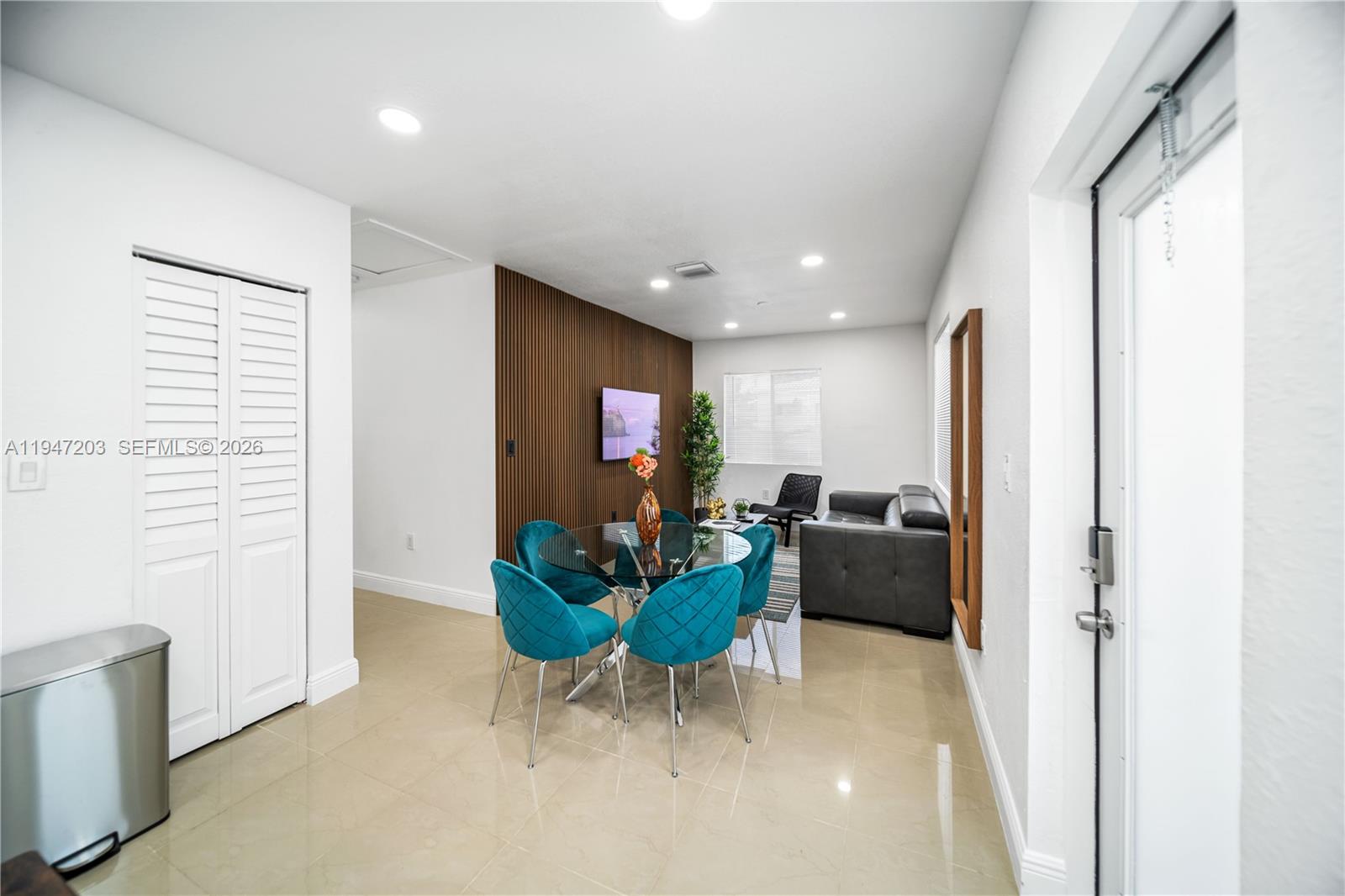 BISCAYNE SHORES CORR PLAT - Residential Income