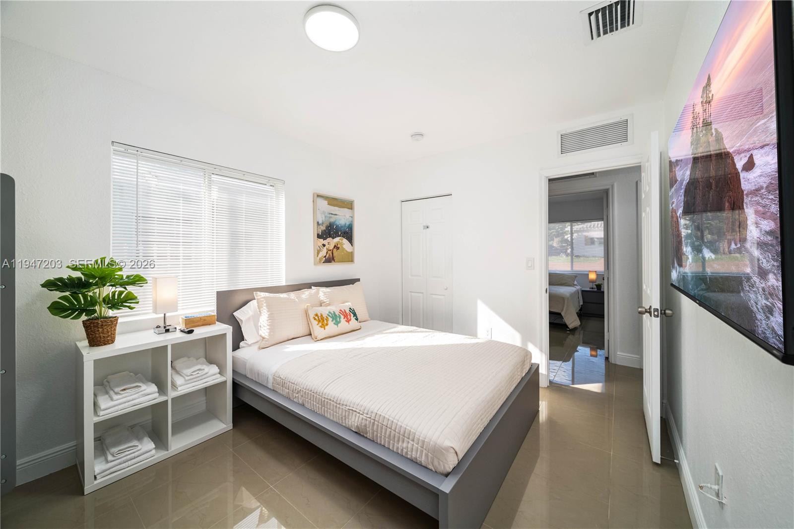 BISCAYNE SHORES CORR PLAT - Residential Income